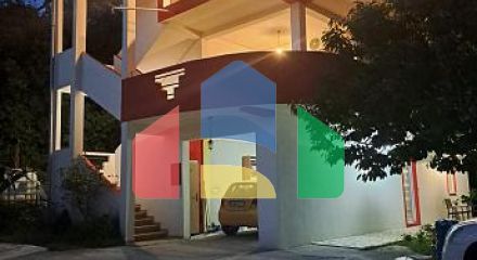 Просторный дом на великолепном большом участке с оливковыми деревьями