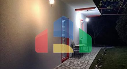 Просторный дом на великолепном большом участке с оливковыми деревьями