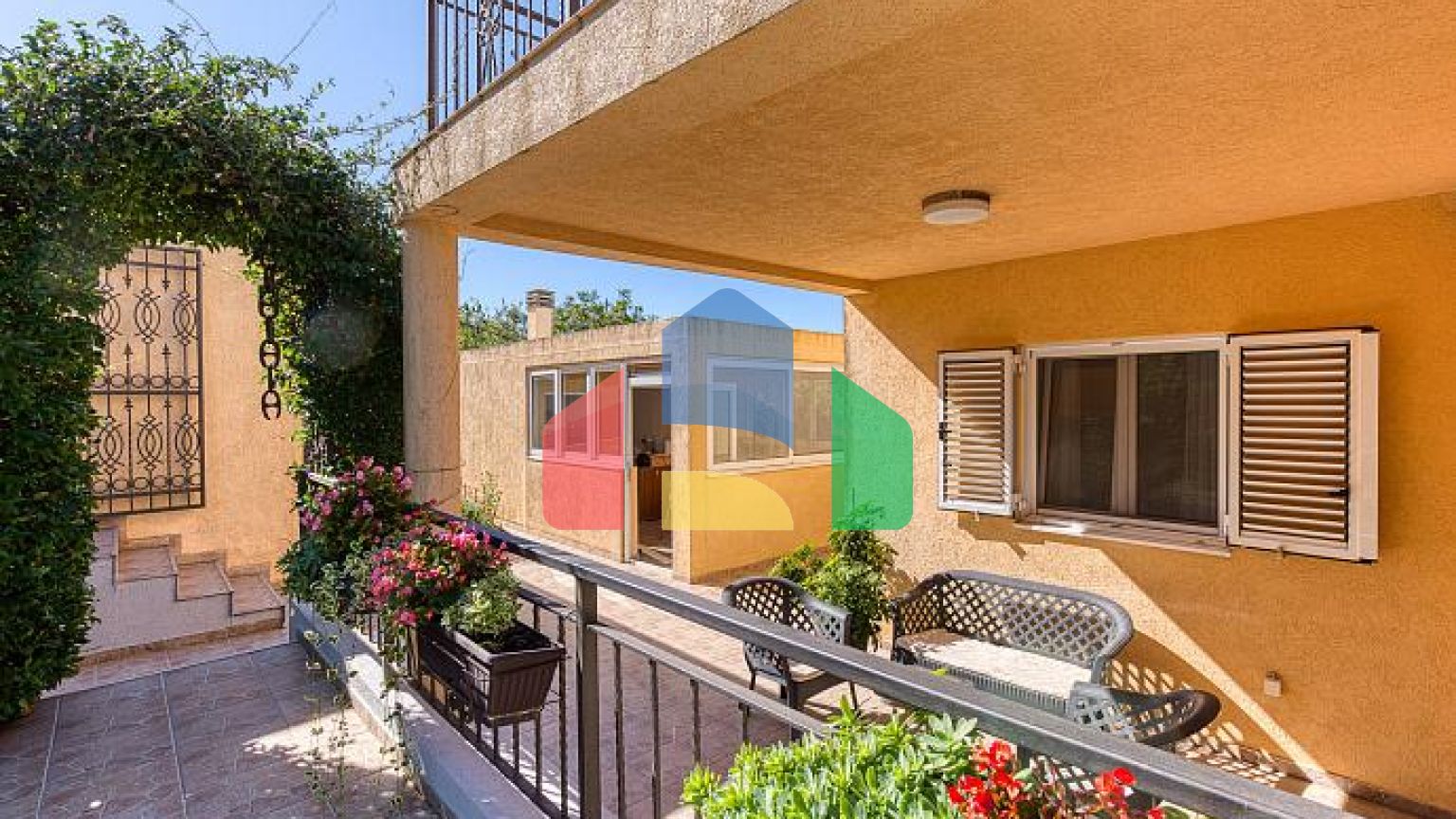 Дом в Ковачах, Котор