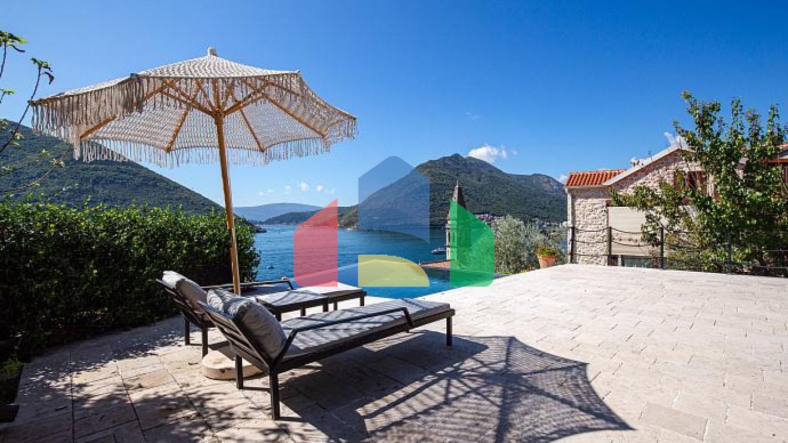 Роскошная вилла с панорамным видом на море – сочетание элегантности и уюта