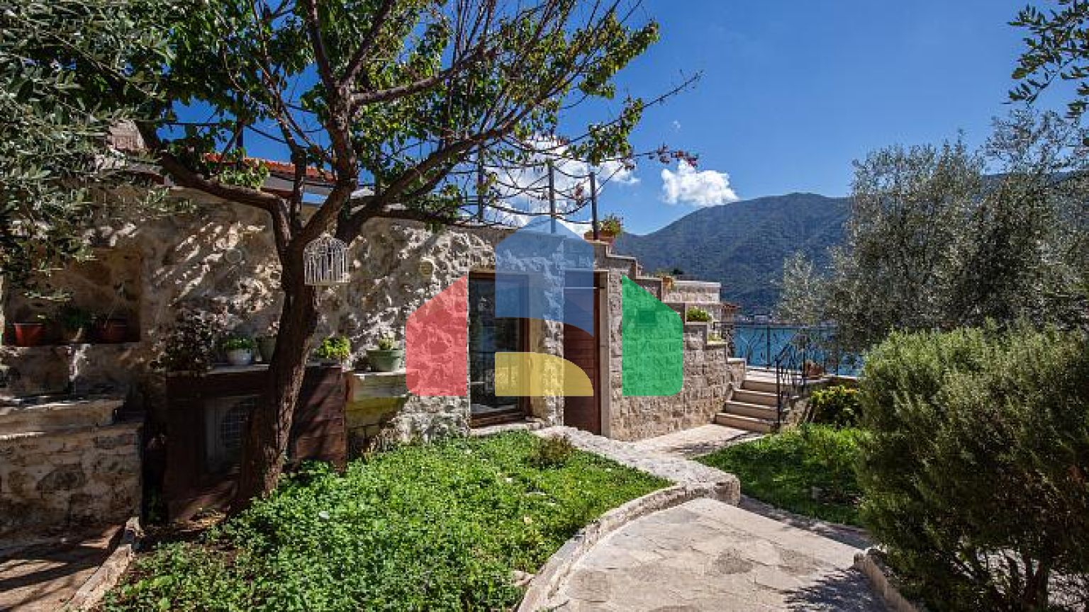 Роскошная вилла с панорамным видом на море – сочетание элегантности и уюта