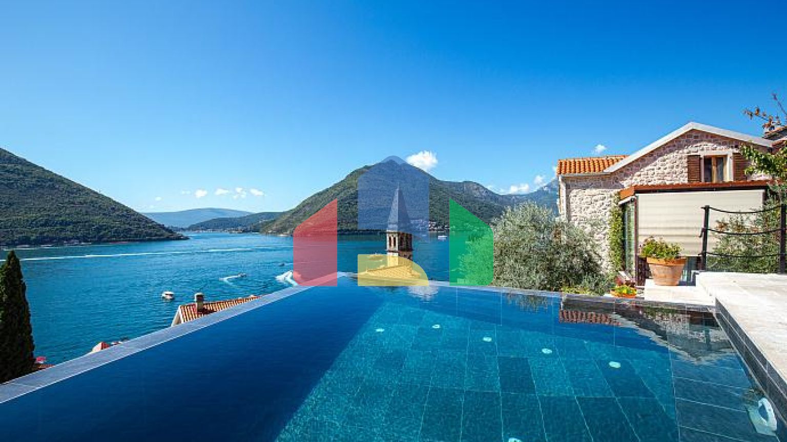 Роскошная вилла с панорамным видом на море – сочетание элегантности и уюта