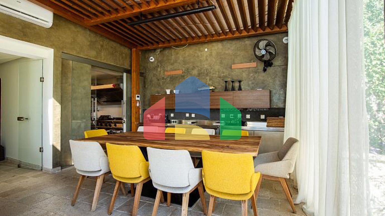 Роскошная вилла с панорамным видом на море – сочетание элегантности и уюта