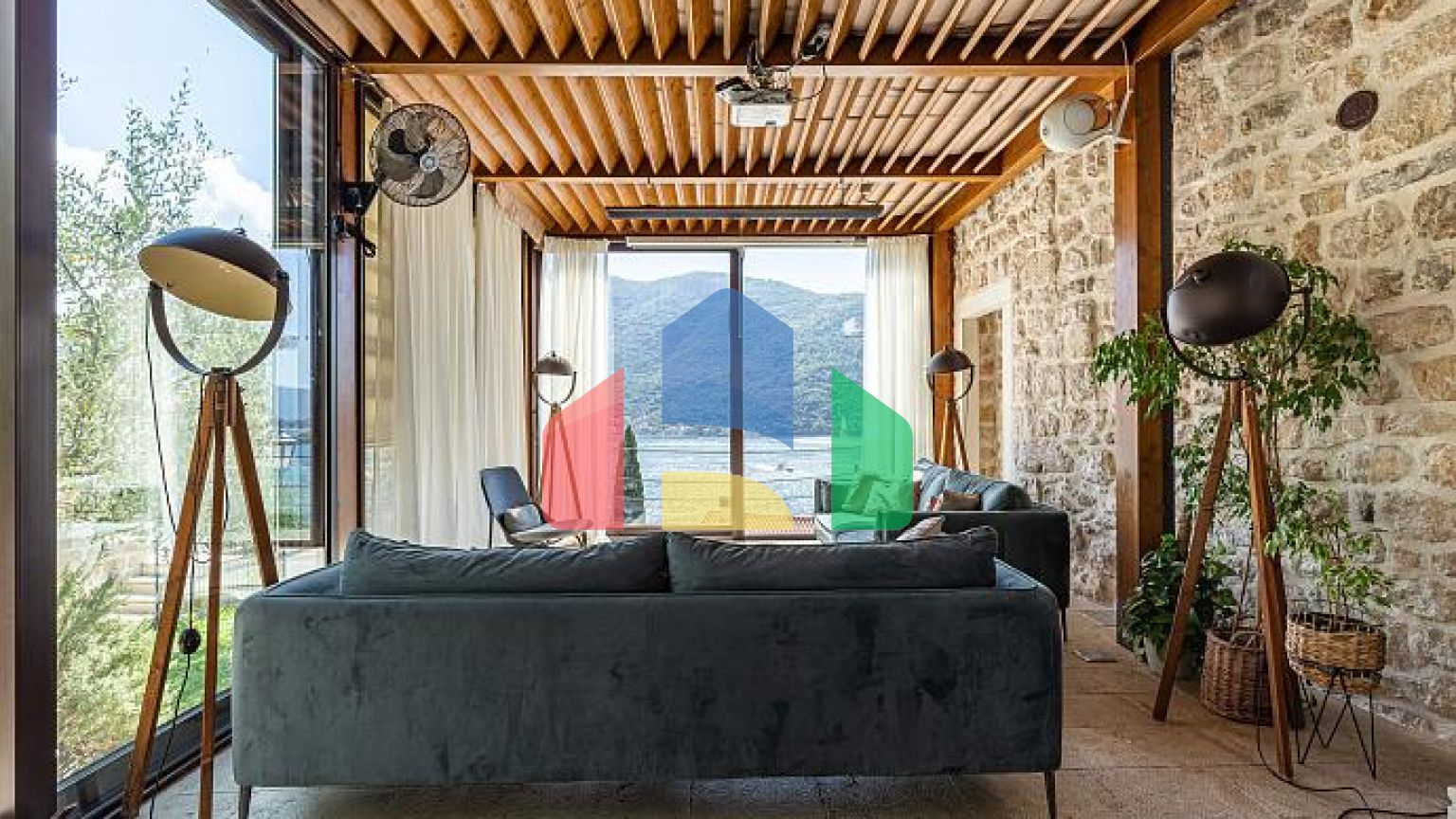 Роскошная вилла с панорамным видом на море – сочетание элегантности и уюта