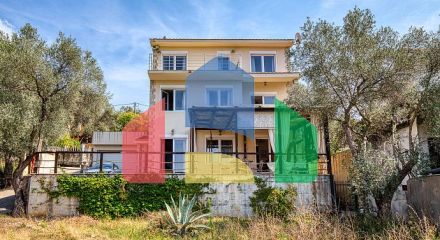 Элегантный дом с потрясающим видом на Бока-Которский залив в Herceg Novi