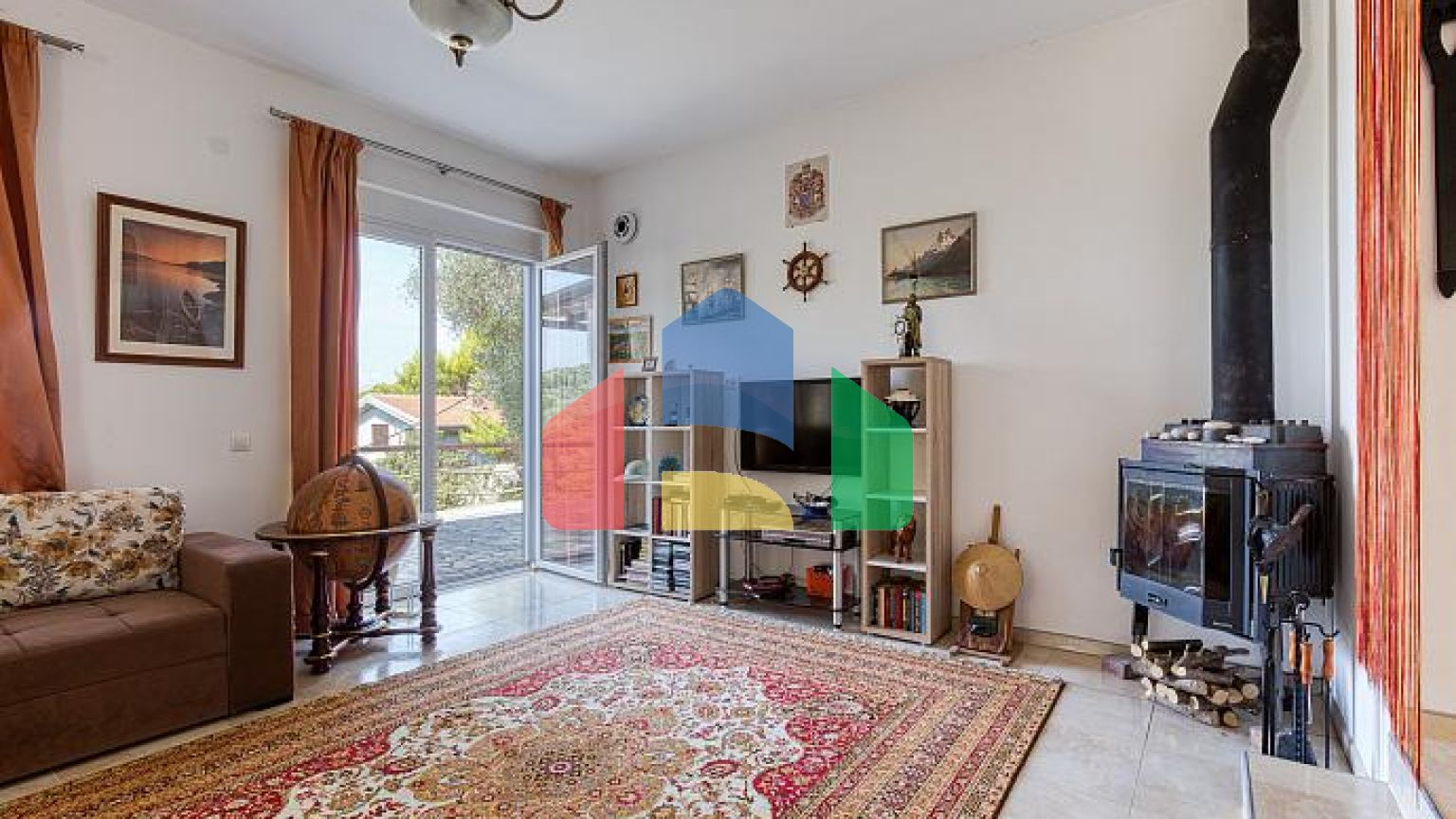 Элегантный дом с потрясающим видом на Бока-Которский залив в Herceg Novi