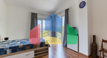 Элегантный дом с потрясающим видом на Бока-Которский залив в Herceg Novi