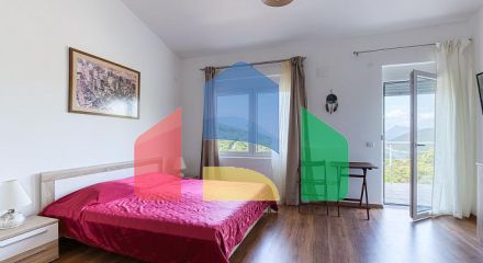 Элегантный дом с потрясающим видом на Бока-Которский залив в Herceg Novi