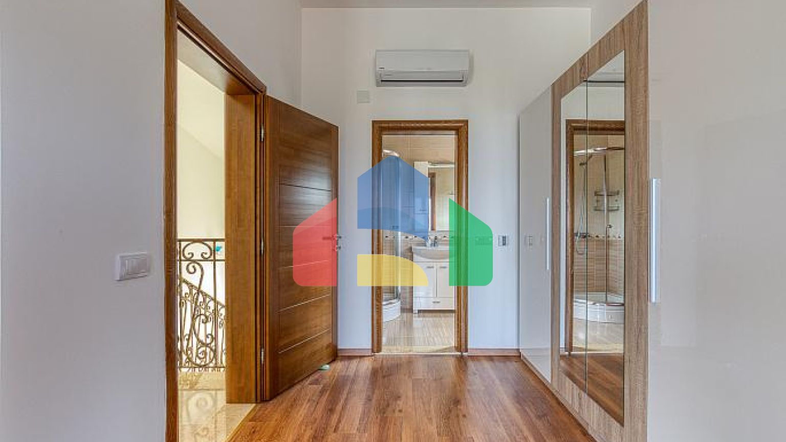 Элегантный дом с потрясающим видом на Бока-Которский залив в Herceg Novi