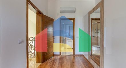 Элегантный дом с потрясающим видом на Бока-Которский залив в Herceg Novi