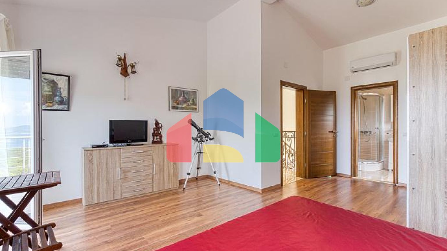 Элегантный дом с потрясающим видом на Бока-Которский залив в Herceg Novi