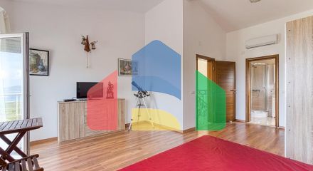 Элегантный дом с потрясающим видом на Бока-Которский залив в Herceg Novi