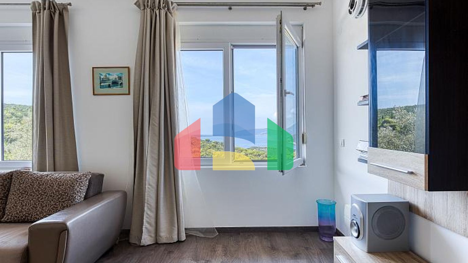 Элегантный дом с потрясающим видом на Бока-Которский залив в Herceg Novi