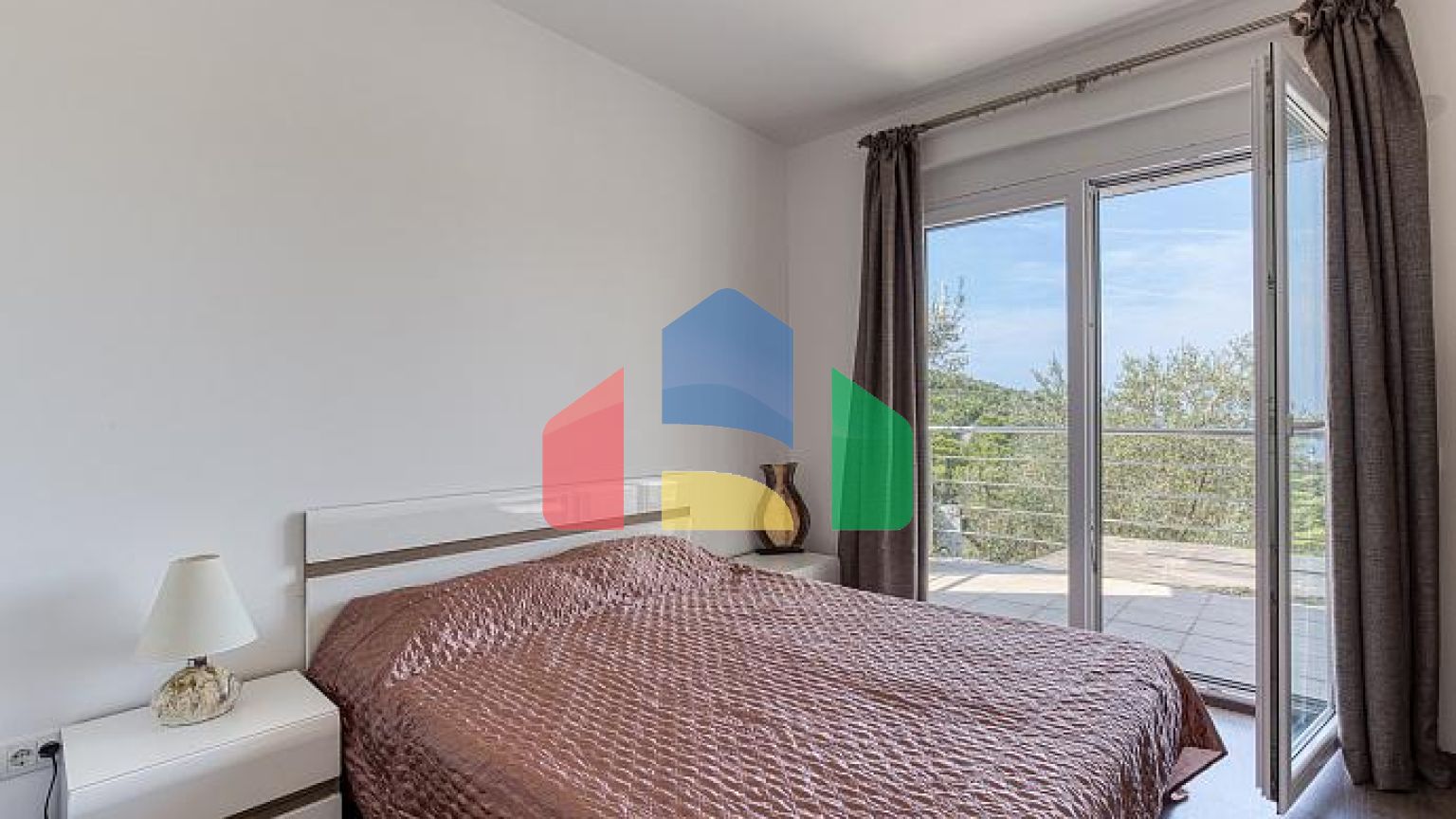 Элегантный дом с потрясающим видом на Бока-Которский залив в Herceg Novi