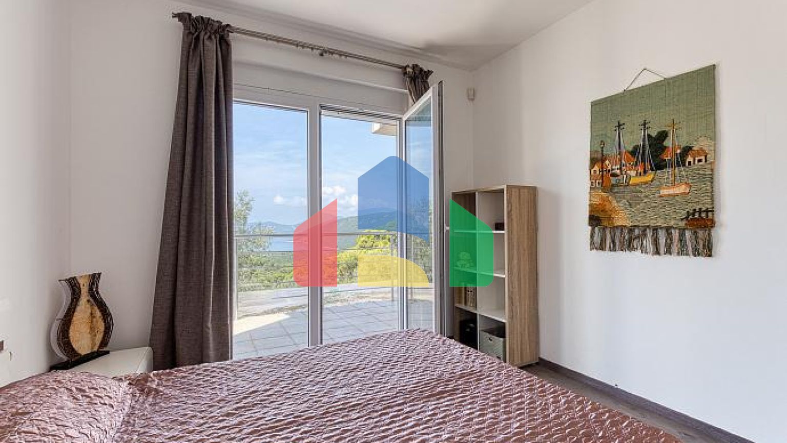 Элегантный дом с потрясающим видом на Бока-Которский залив в Herceg Novi