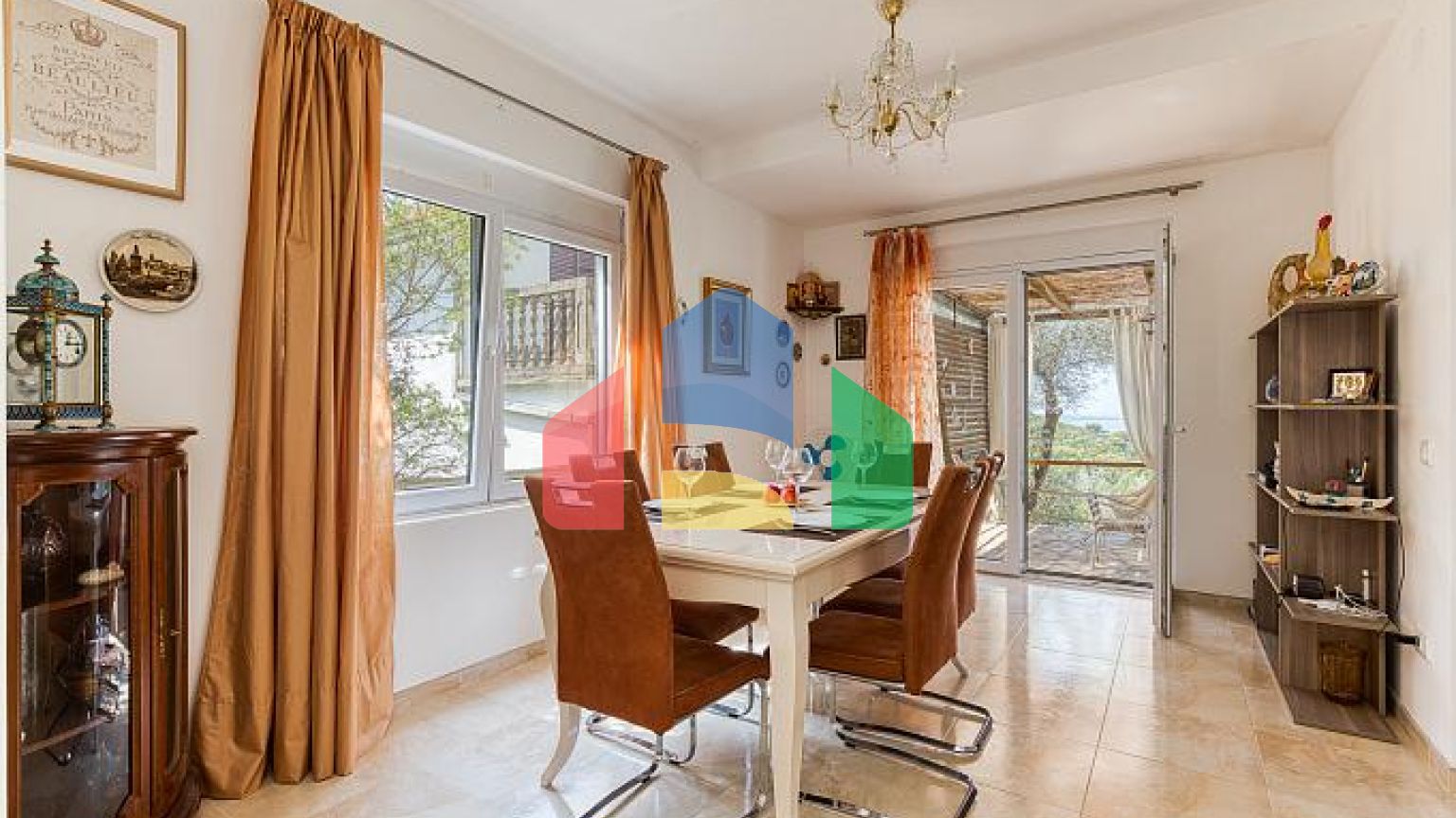 Элегантный дом с потрясающим видом на Бока-Которский залив в Herceg Novi