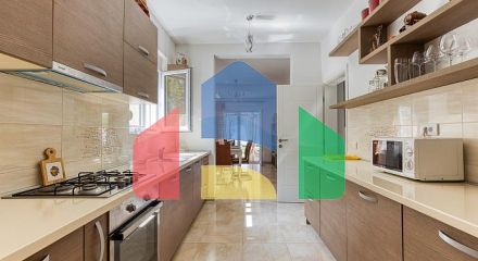 Элегантный дом с потрясающим видом на Бока-Которский залив в Herceg Novi