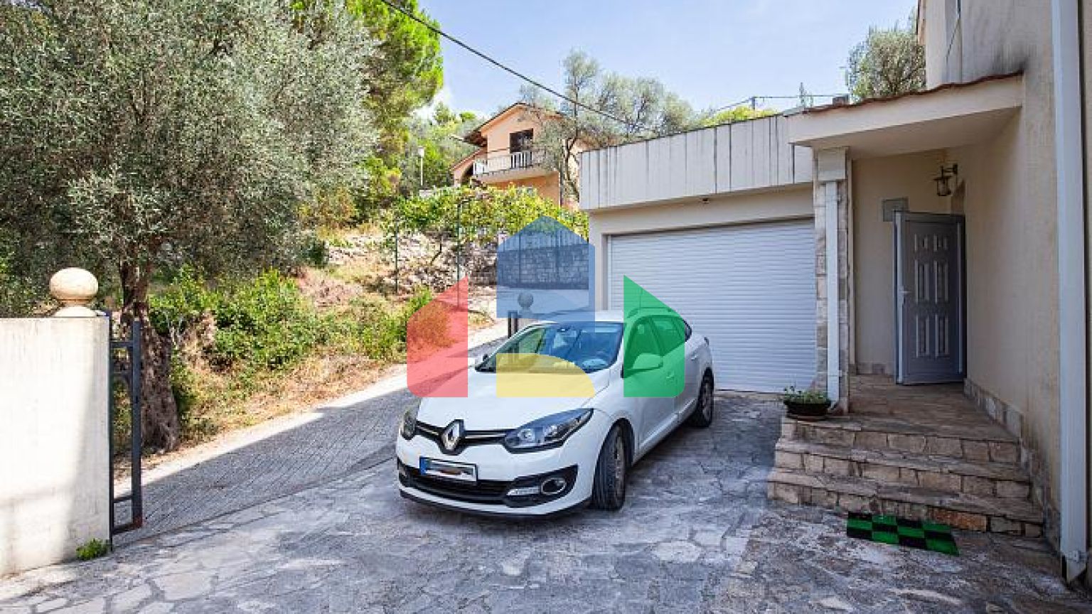 Элегантный дом с потрясающим видом на Бока-Которский залив в Herceg Novi