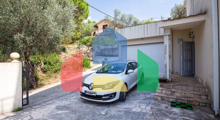 Элегантный дом с потрясающим видом на Бока-Которский залив в Herceg Novi