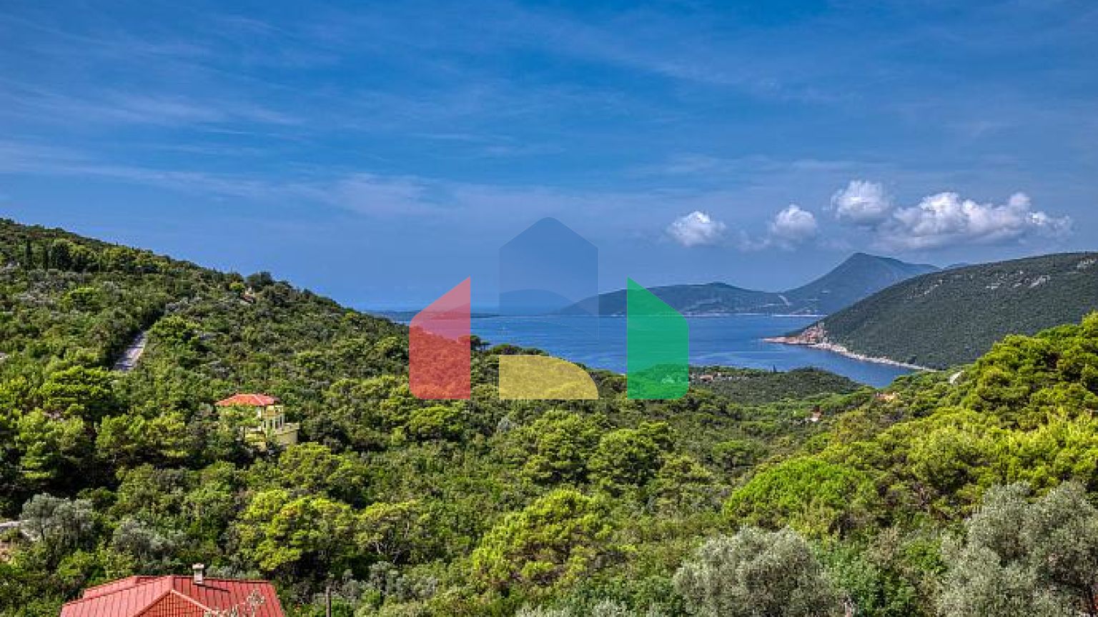 Элегантный дом с потрясающим видом на Бока-Которский залив в Herceg Novi