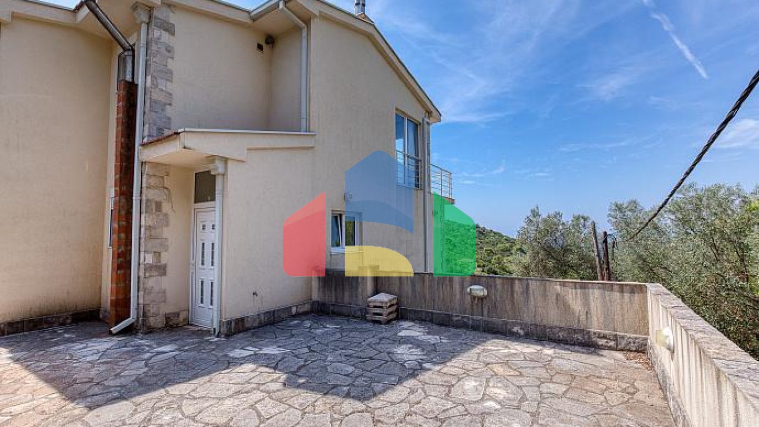 Элегантный дом с потрясающим видом на Бока-Которский залив в Herceg Novi