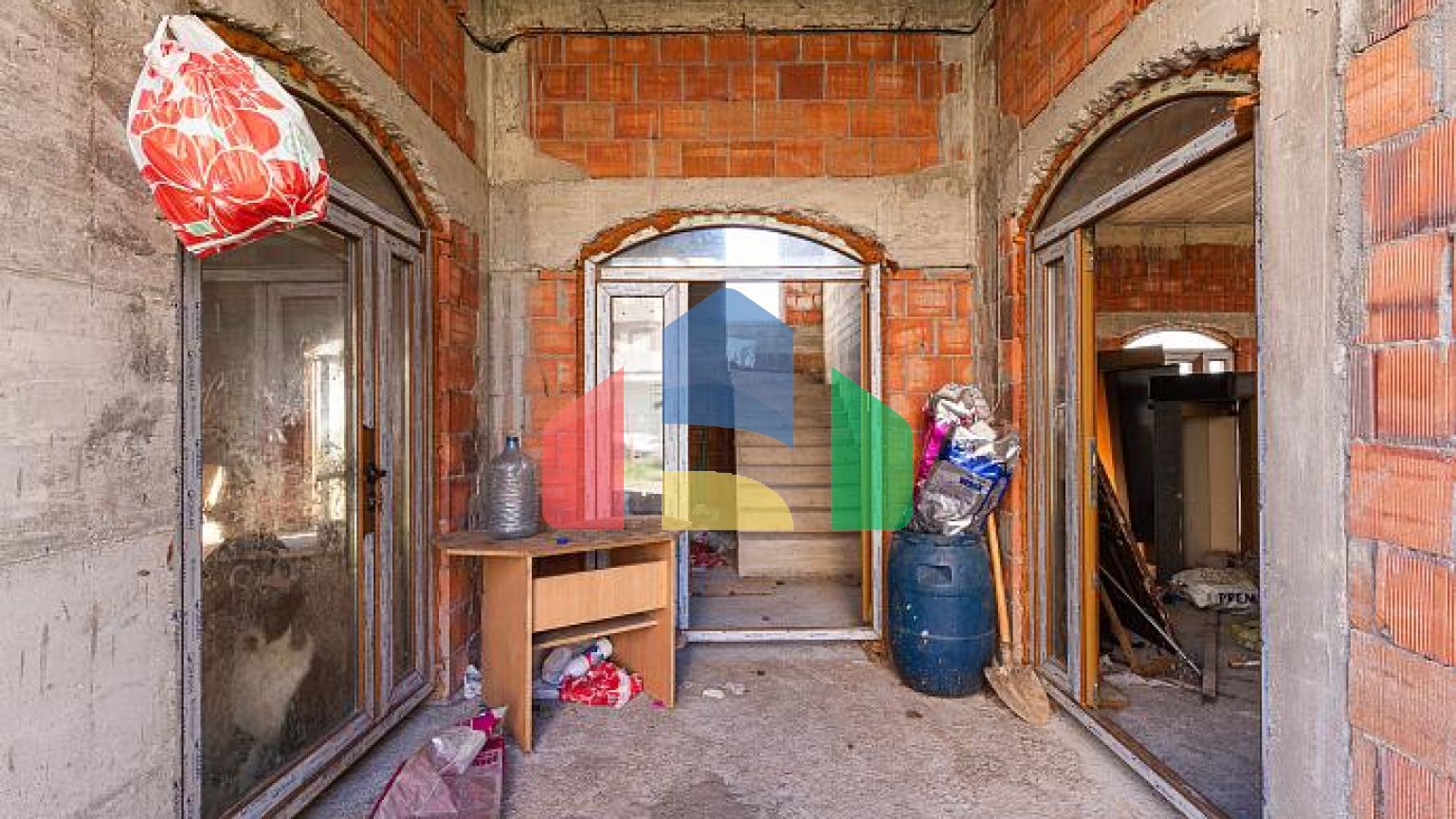 Офисно-торговый центр в завершающей фазе на земельном участке 652 м² в центре Подгорицы