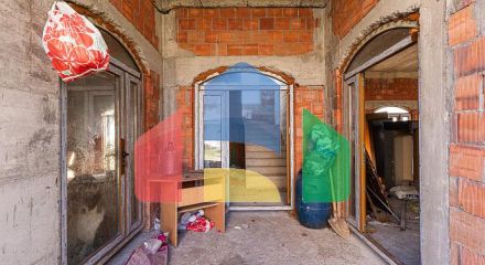 Офисно-торговый центр в завершающей фазе на земельном участке 652 м² в центре Подгорицы Офисно-торговый центр в завершающей фазе на земельном участке 652 м² в центре Подгорицы