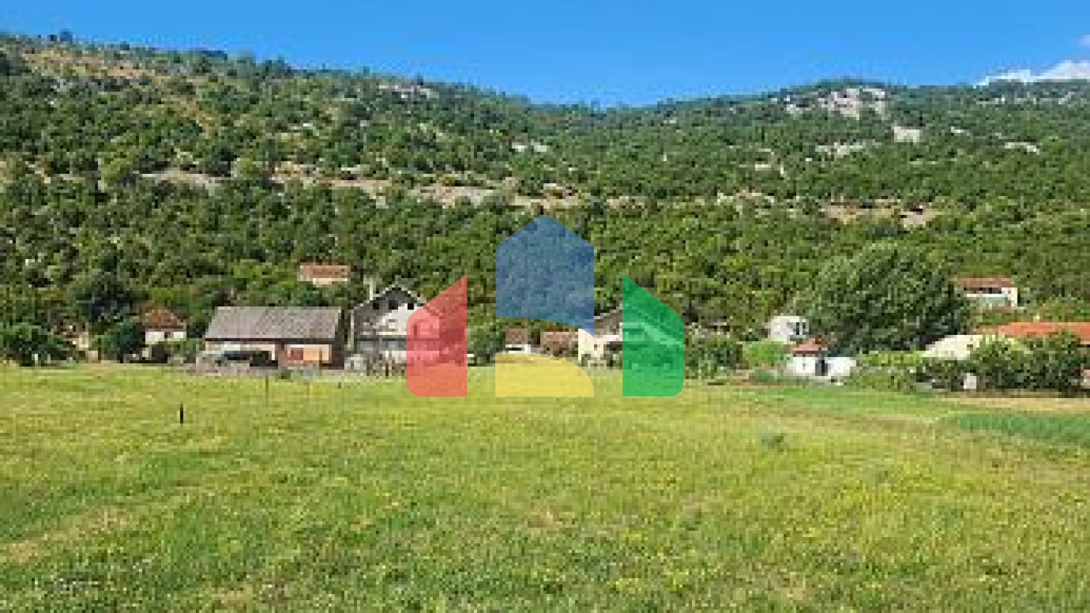 ПРОДАЁТСЯ – Дом с большим участком и фруктовым садом, рядом с Даниловградом