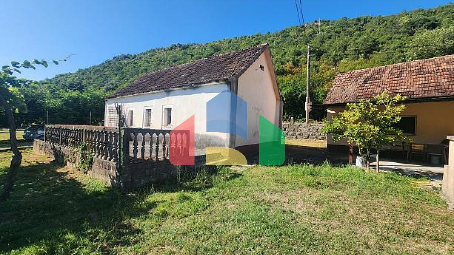 ПРОДАЁТСЯ – Дом с большим участком и фруктовым садом, рядом с Даниловградом