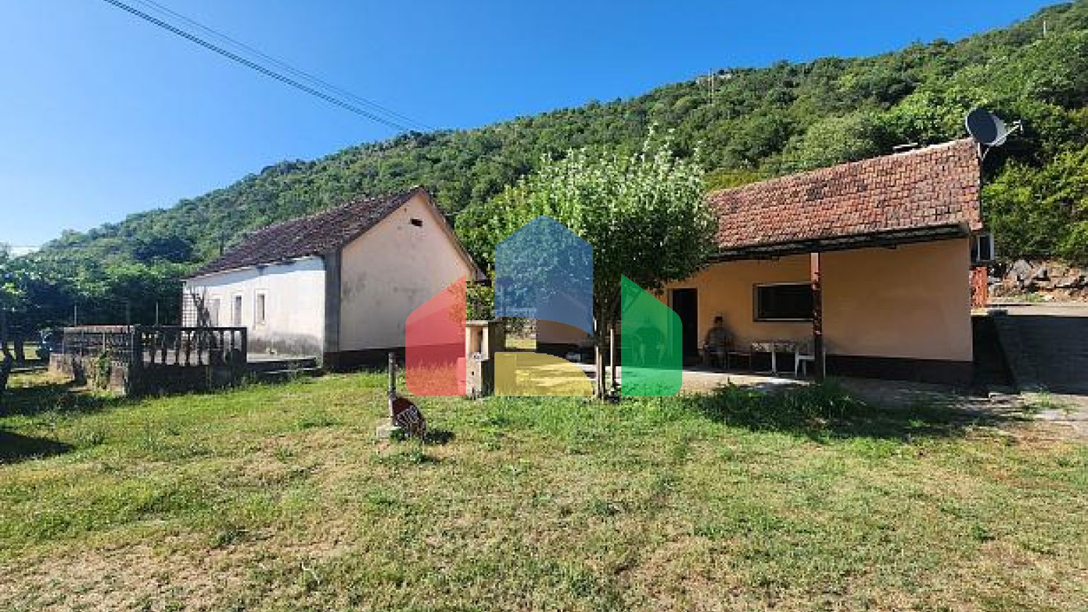 ПРОДАЁТСЯ – Дом с большим участком и фруктовым садом, рядом с Даниловградом