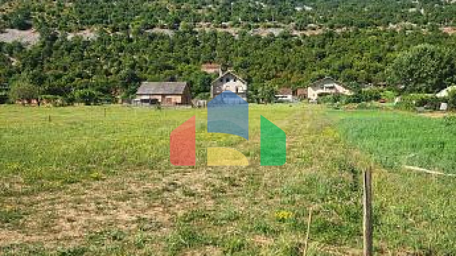 ПРОДАЁТСЯ – Дом с большим участком и фруктовым садом, рядом с Даниловградом