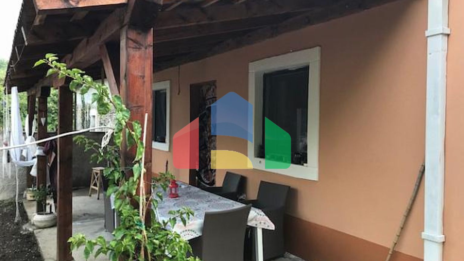 Прекрасная недвижимость с двумя домами в долине реки Зета