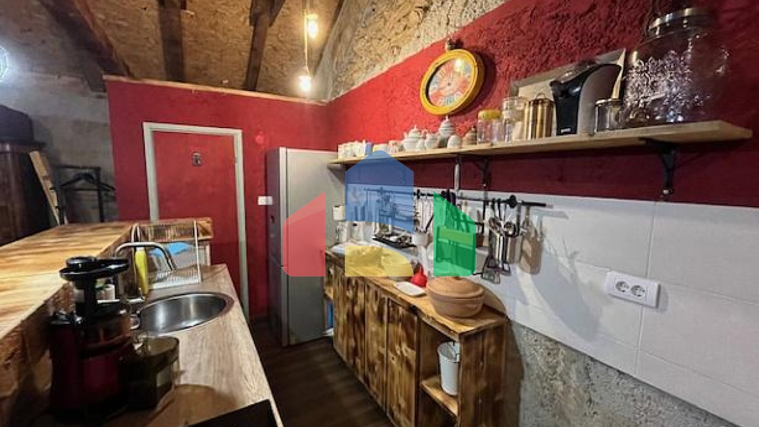 Прекрасная недвижимость с двумя домами в долине реки Зета