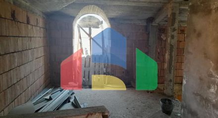 Продаётся дом с большим участком в Цетине