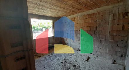 Продаётся дом с большим участком в Цетине