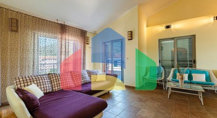 Three-bedroom apartment in Lastva, 128 m²