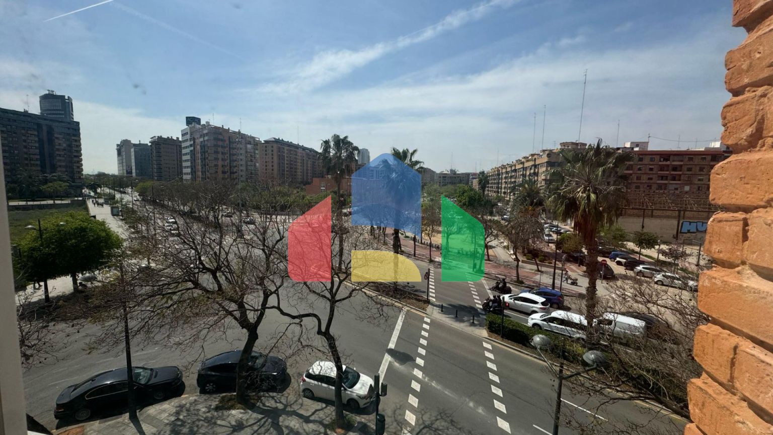 Просторная квартира с 3 спальнями рядом с парком Турия