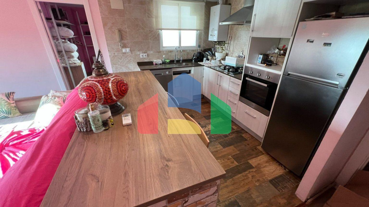 ПРОДАЁТСЯ ЖИВОПИСНАЯ КВАРТИРА В САЛЕРЕ!!!