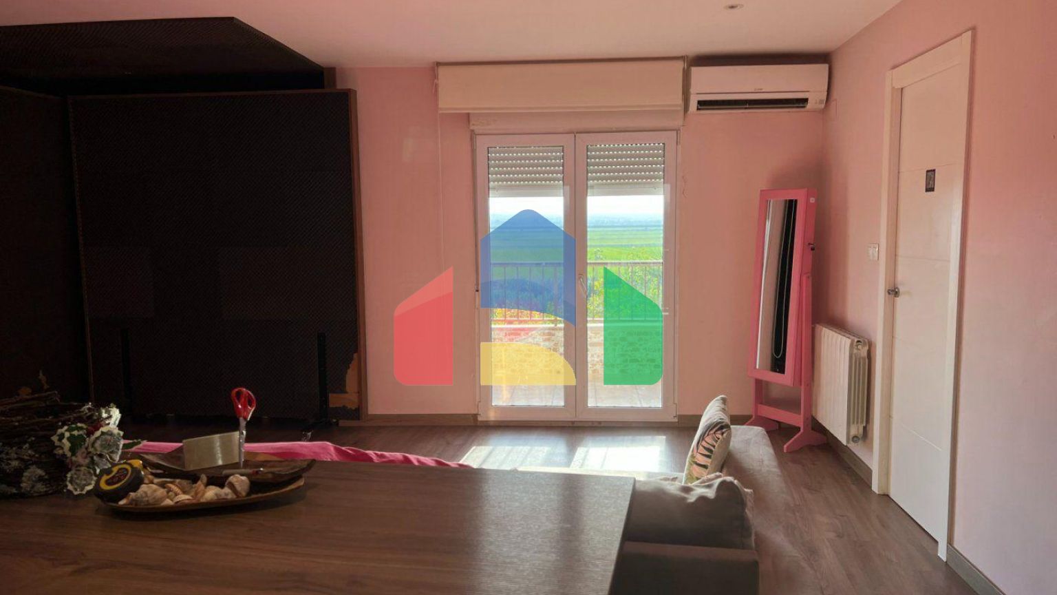 ПРОДАЁТСЯ ЖИВОПИСНАЯ КВАРТИРА В САЛЕРЕ!!!