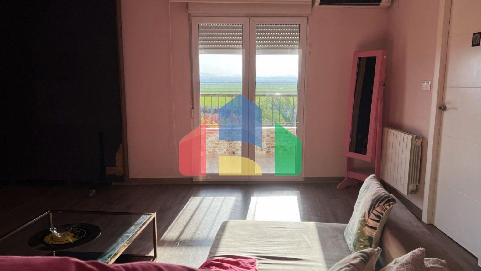 ПРОДАЁТСЯ ЖИВОПИСНАЯ КВАРТИРА В САЛЕРЕ!!!