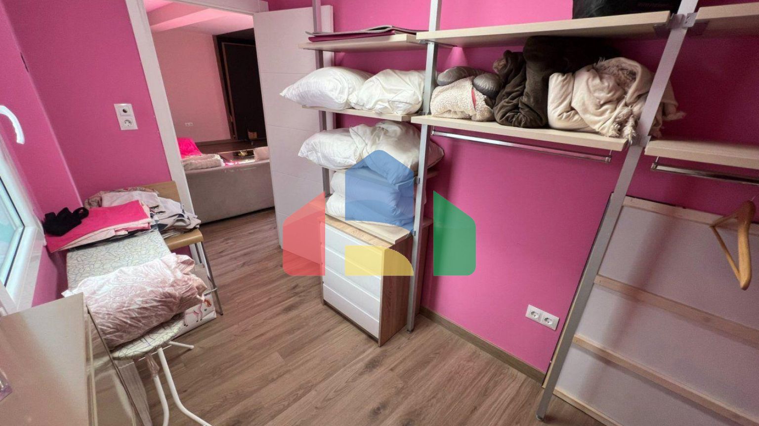 ПРОДАЁТСЯ ЖИВОПИСНАЯ КВАРТИРА В САЛЕРЕ!!!