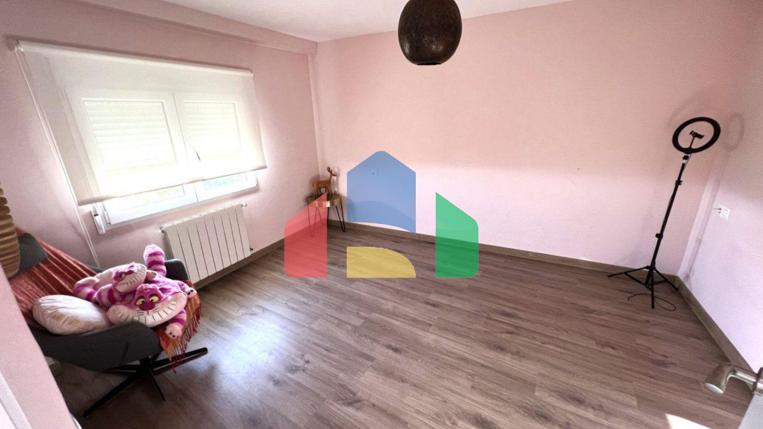 ПРОДАЁТСЯ ЖИВОПИСНАЯ КВАРТИРА В САЛЕРЕ!!!