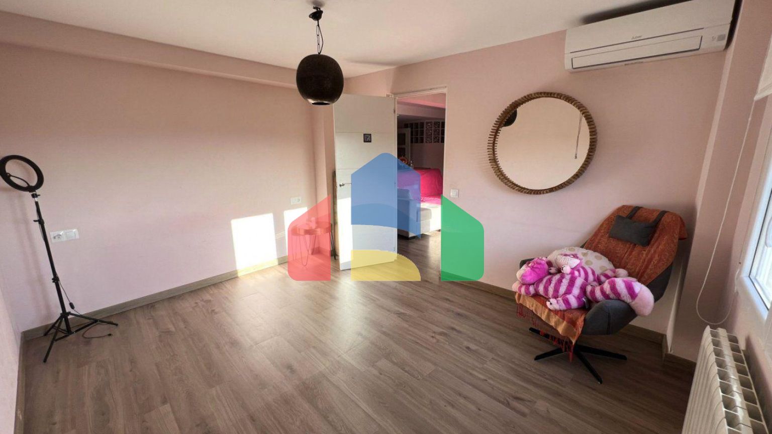 ПРОДАЁТСЯ ЖИВОПИСНАЯ КВАРТИРА В САЛЕРЕ!!!