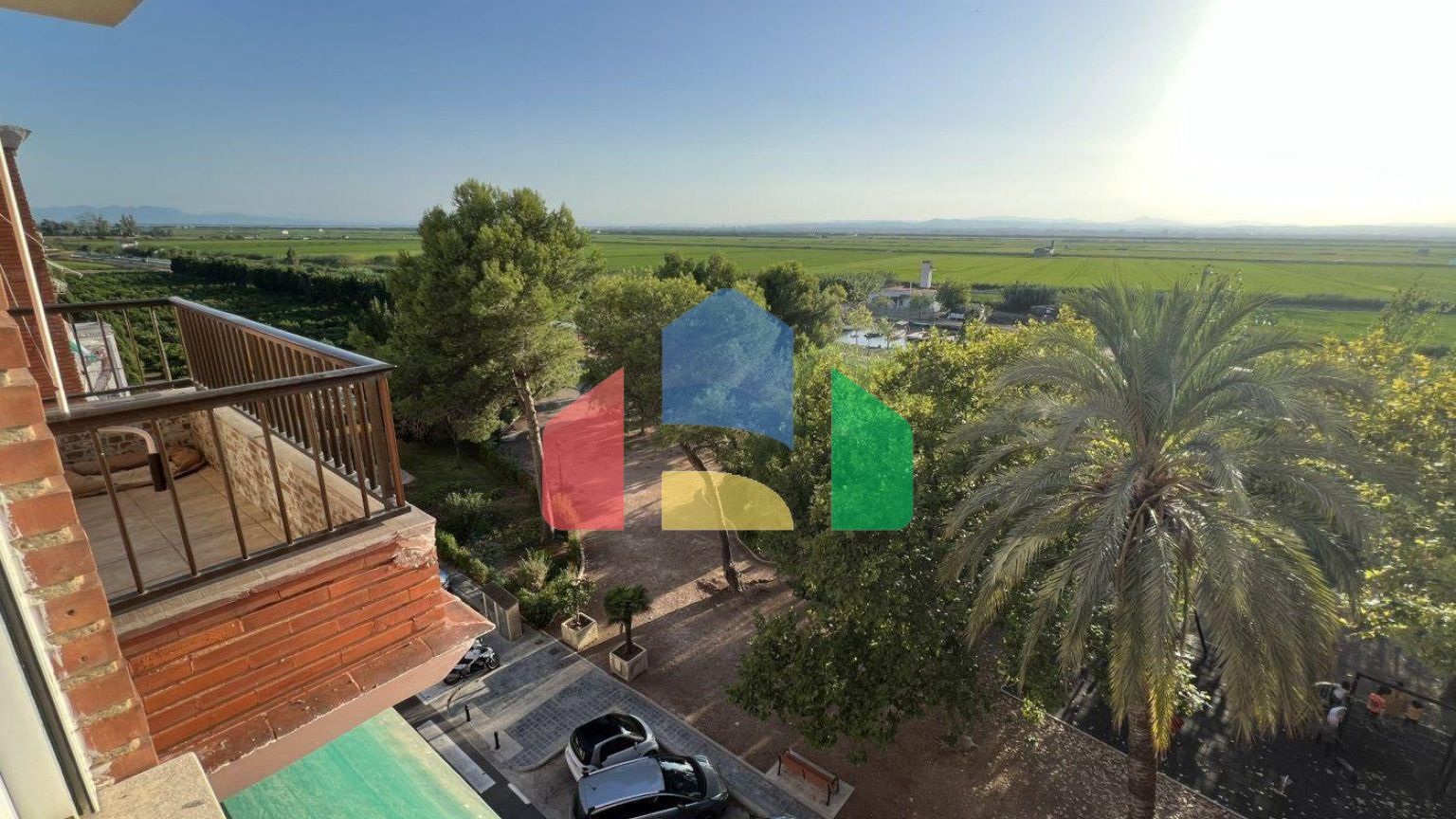 ПРОДАЁТСЯ ЖИВОПИСНАЯ КВАРТИРА В САЛЕРЕ!!!