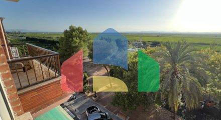 ПРОДАЁТСЯ ЖИВОПИСНАЯ КВАРТИРА В САЛЕРЕ!!!