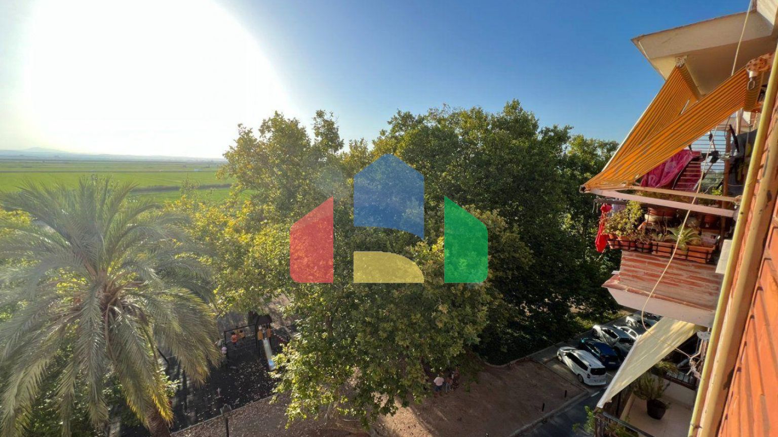 ПРОДАЁТСЯ ЖИВОПИСНАЯ КВАРТИРА В САЛЕРЕ!!!