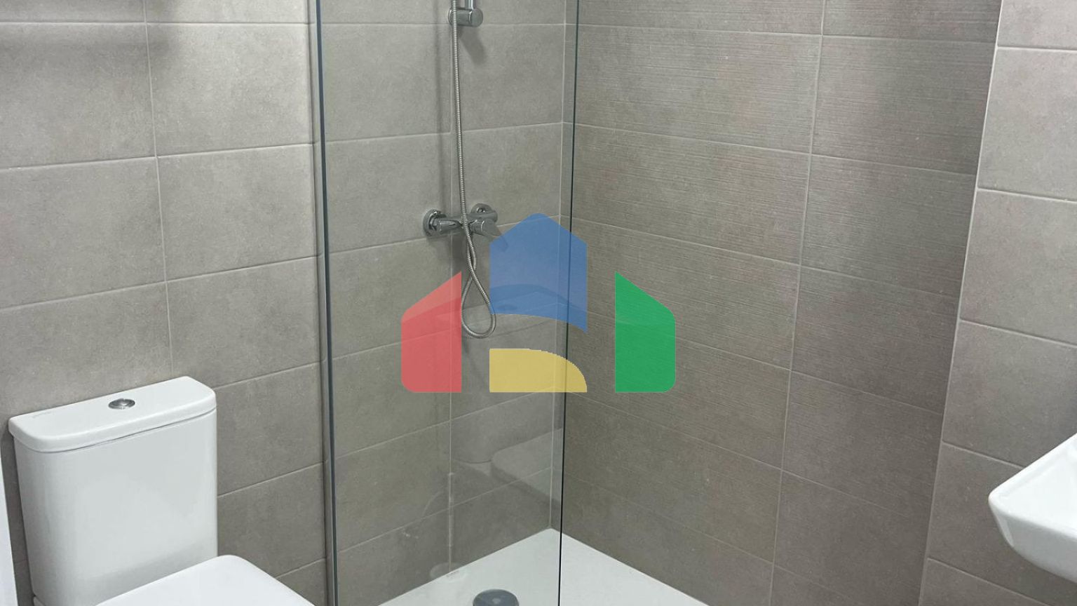 Просторная квартира с патио 25 м² в Patraix