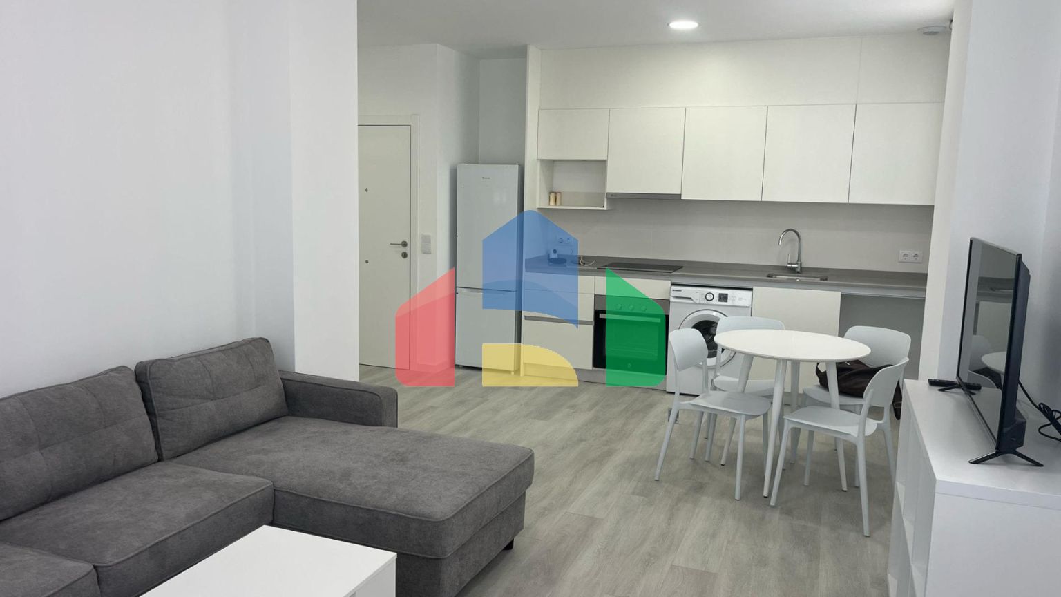 Просторная квартира с патио 25 м² в Patraix