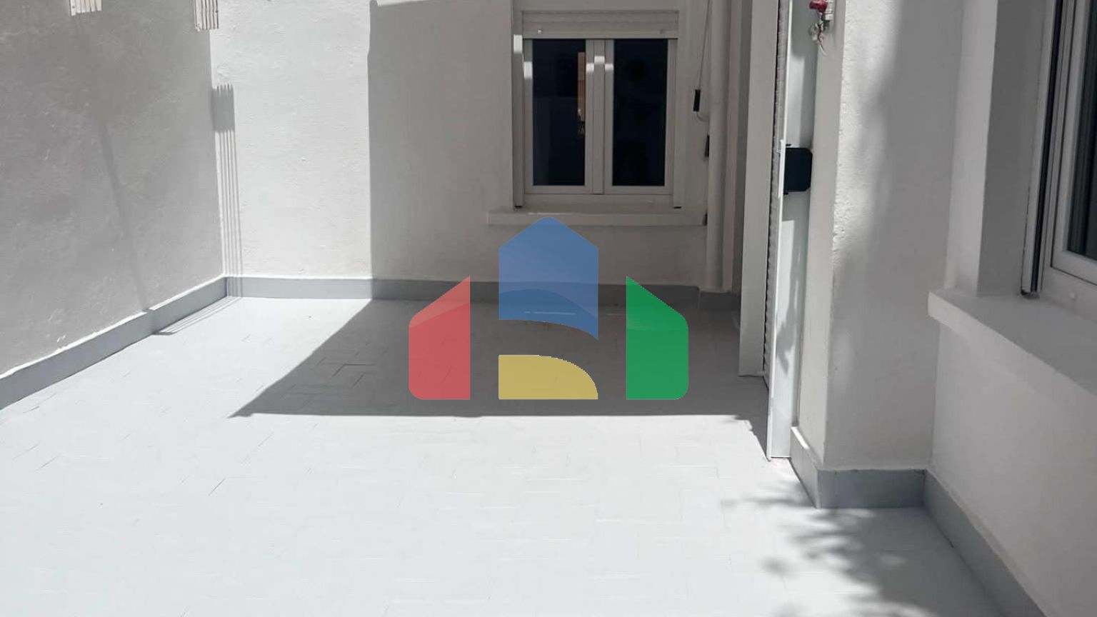 Просторная квартира с патио 25 м² в Patraix