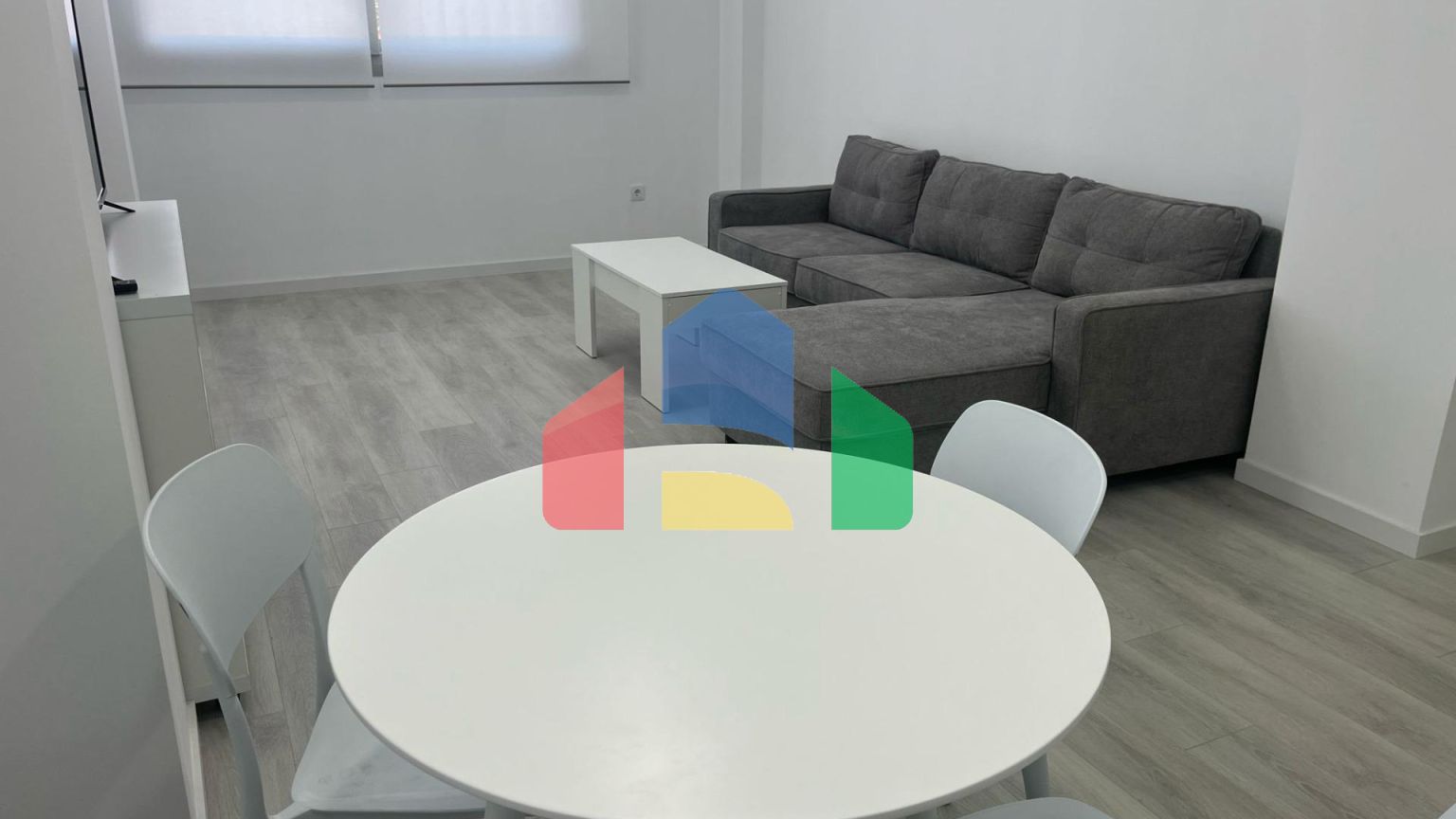 Просторная квартира с патио 25 м² в Patraix